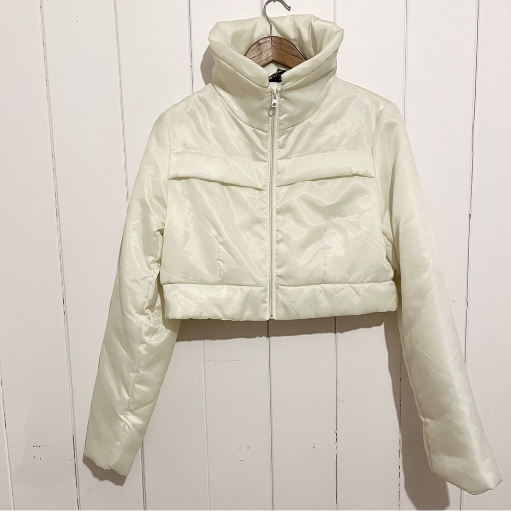 Unique Off White Cropped Puffer Coat. Size Large.